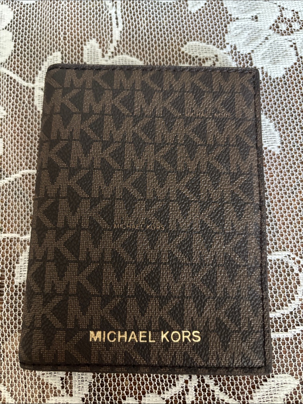 NEW Michael Kors Jet Set Passport Case in Brown/Acorn-MK Signature. Mens/Womens